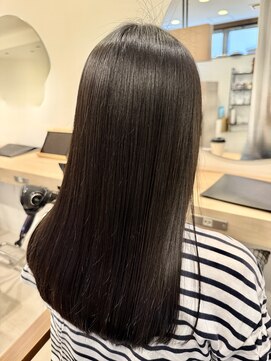 ノエル(NoeL) 地毛風ストレート×うる艶ミディ