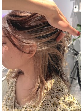 ヴァイス 新宿店(VAICE) White beige