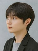 黒髪ミディアムセンターパートレイヤースタイル