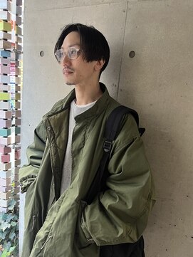 シーンバイラッド ヘルム(SCENE by RAD helm) センターパート ナチュラルストレート