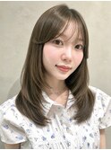 やわらかオリーブベージュ×小顔見えくびれミディアムレイヤー