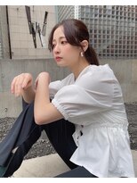 アイユー(ii+U)&nbsp;顔周りカット　くびれレイヤー　ペールベージュ