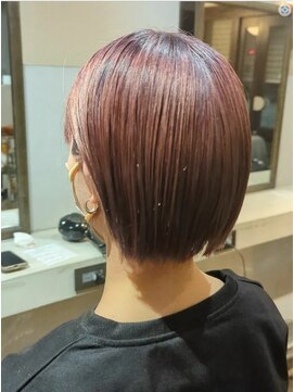 ソラーナ(SOLANA) ピンクベージュの切りっぱなしショートボブ