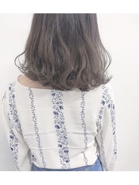 ガーランドウメダ(Garland umeda) アディクシーカラー＿ミディアムボブ＿000334