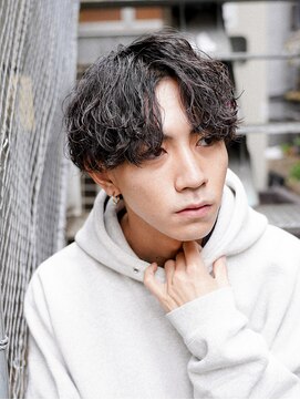 アルファ 新宿(alpha) フェザーパーマ/ブルーブラック/刈り上げセンターパート[新宿]