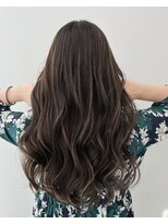 クールブ(Courbe)&nbsp;透明感たっぷり♪カーキグレージュ