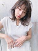 イヤリングカラー×くびれミディアムレイヤー