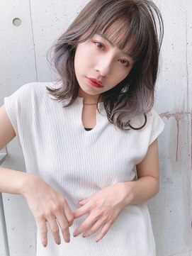 テテ(tete.) イヤリングカラー×くびれミディアムレイヤー