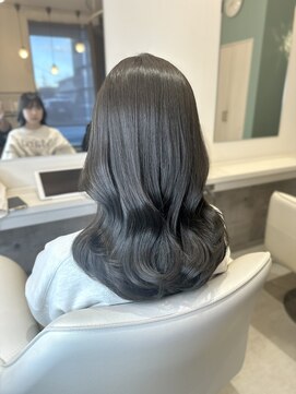 ノーチェ(noche) 赤みのない暗めオリーブグレージュ