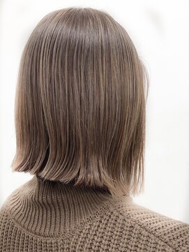 ネオリーブ クーロ(Neolive curro) ハイライトで作るミルクティーベージュ　白髪ぼかしハイライト