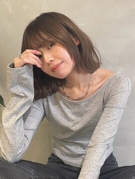 シェール(cher) 透明感ヌーディベージュ/ミディアム