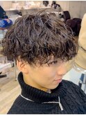 渋谷波巻きスパイラルパーマシャドウパーマメンズセンターパート