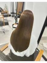 ダーツ(darts)&nbsp;darts_Ukyo/透き通るくすみブラウン!ストレートエステで艶増し！