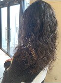 強め　ロングの　前髪なし　スパイラルパーマ