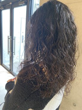 レジュアル(RESSUAL) 強め ロングの 前髪なし スパイラルパーマ