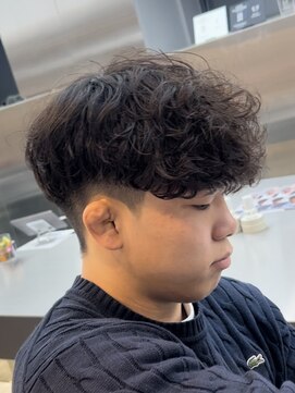 フィフスパーク(fifth PARK) 渋谷スペインカールラルフカール刈り上げ高めツーブロックメンズ