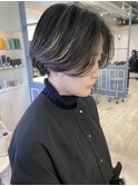 センターパート黒髪ハンサムショートプレイングカラー