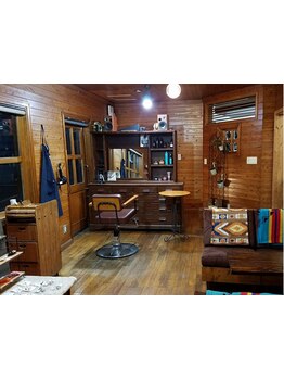 【那覇市/松川】大型サロンが苦手な方に！深みのあるシックな店内であなたの特別な時間を★お子様同伴可◎