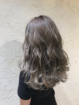 ヌーム 塚本店(NOOM) ホワイティーグレージュ