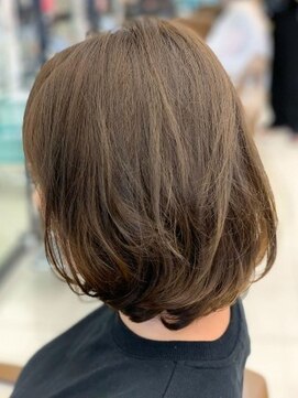 ミーティア バイ クアトロ(Meteor By QUATRO) 大人可愛いエアリーボブ☆