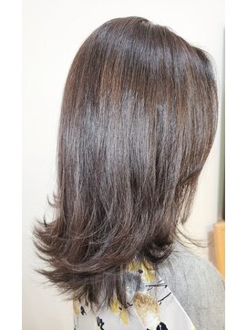 松本平太郎美容室 吉祥寺パートファイブ(PART5) 外ハネセミロングローレイヤー×イノアカラー
