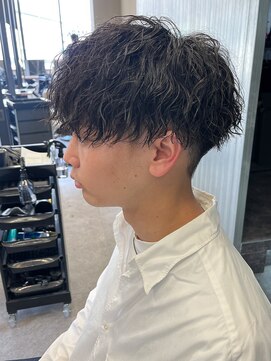 エルマーク 京都河原町(L-MARK) スパイラルパーマツイストパーマアップバング短髪メッシュ