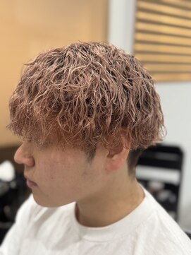 スワッグ(SWAG) メンズカット/メンズパーマ/ニュアンスパーマ/眉毛/ヘッドスパ