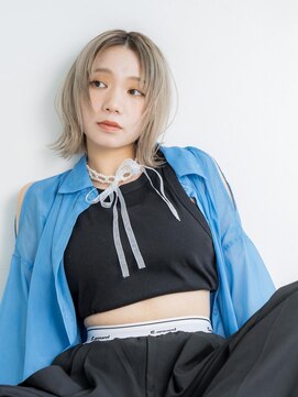 ソース 高槻(SOURCE) 艶髪♪外ハネ似合わせハイトーンボブ