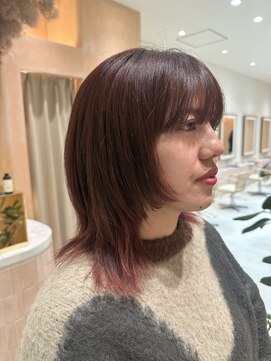 ミディアムレイヤー/バーガンディ/ワインレッド/レイヤーカット