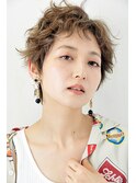 パーマで柔らかく、スタイリングも簡単になるカジュアルショート