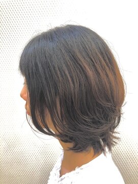 クオリス 上福岡店(QUALIS) 大人かわいい/小顔ミディアムウルフ/ワンカール外ハネ/20代30代