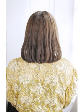 ヴィチーノプラスエヌ(VICINO+n) 20代30代40代　ムードを呼ぶショートバング【瀬田】