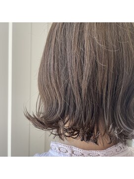 フニフニ(fni.fni) カット＋イルミナカラー＋Aujua頭皮保湿スパ＋marbb付き