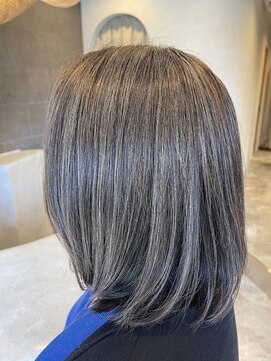 ロエ 平尾山荘(loe) 【脱白髪ぼかし】ハイライト　白髪を活かした大人ベージュ