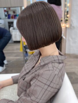 エレノア 渋谷公園通り店(Eleanor) アッシュグレー×ミニボブ