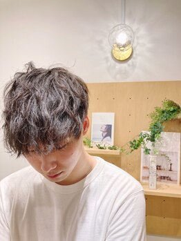ベース(BASE)の写真/ビジネスシーンもプライベートも楽しめるスタイルをご提案！再現性の高いカット技術とスタイル提案が魅力◎