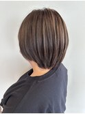 ショートボブ×白髪ぼかしハイライト