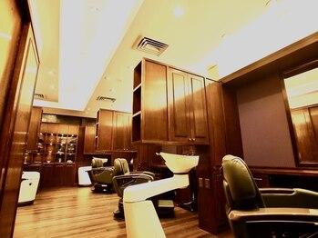 ザバーバーアドレス 代官山(THE BARBER)の写真/古き良きBARやPUBをイメージした半個室のプライベート感のある空間でお寛ぎいただけます!完全個室も1席あり