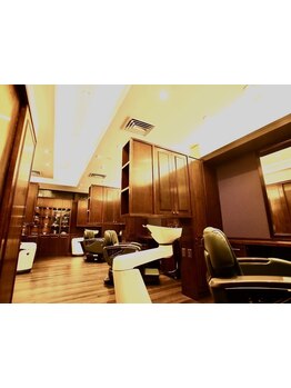 古き良きBARやPUBをイメージした半個室のプライベート感のある空間でお寛ぎいただけます!完全個室も1席あり