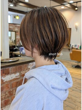ショートボブ