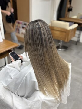 リングバイモアムー(Ring by Moremuu) ストレートバレイヤージュ　(縮毛履歴)