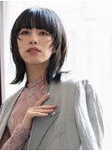 ぱっつん厚めワイドバングのモードマッシュウルフボブ