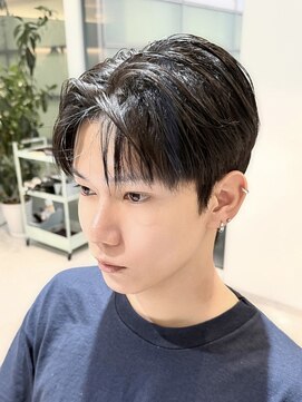 ノラ ウメダ(NORA UMEDA) ダウンパーマ×スリックカット×センターパート