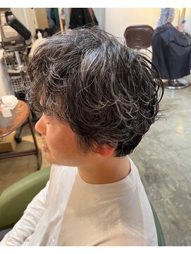 ビハインドザカーテン(BEHIND THE CURTAIN) くせ毛風ニュアンスパーマ×メンズパーマ