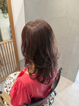 シスイ(sisui) 大人ピンクグレージュカラー/クセを活かした内巻きレイヤー