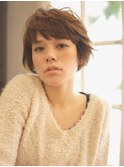 毛先の無造作感が◎カジュアルショート＋くせ毛風ニュアンス