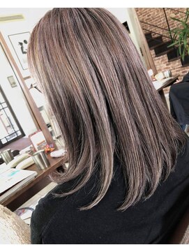 ティアラ バイ アーティック Tiara by artic 【大人な品格】ハイライトで白髪を魅せる極上ミディアム