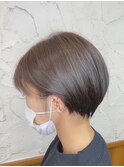 耳かけショート×クルミティーカラー