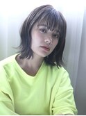 切りっぱなし外ハネボブウルフ/くびれヘア/ハイトーンカラー