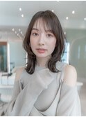 グレージュ/ミディアムレイヤー/20代30代大人かわいい